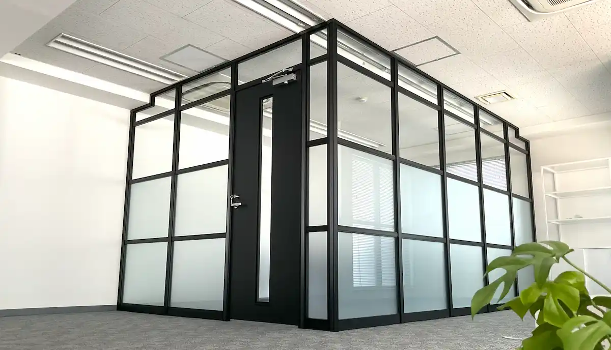 施工写真 ガラスパーテーション工事 法人専門移転プロ